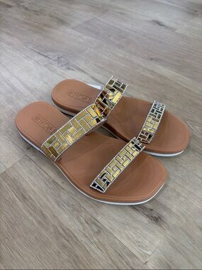 NEW Women’s ONCAI Rhinestone Slides